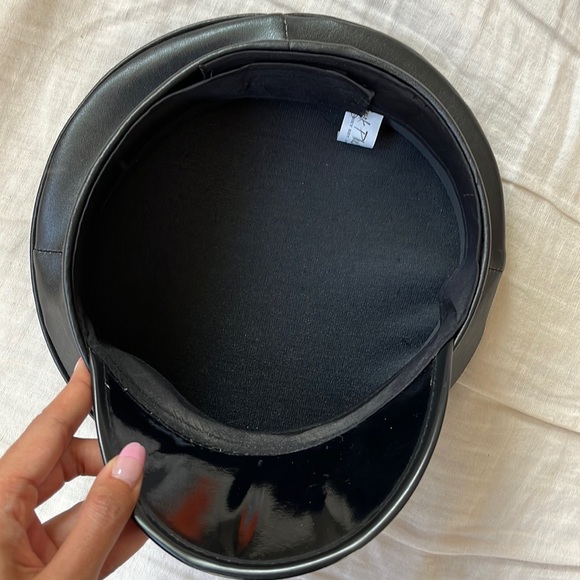 Matte and vinyl captains hat - Picture 4 of 4